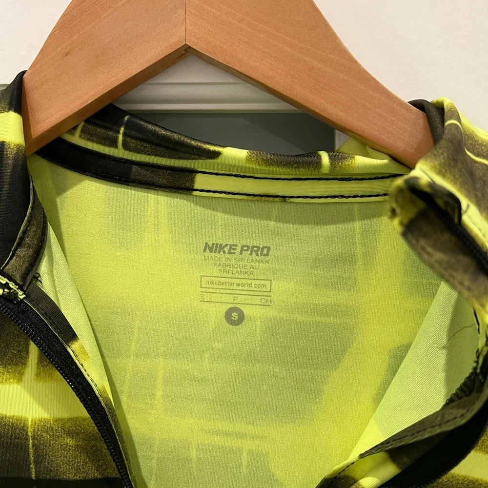 Womens Nike - Picture 2 of 2